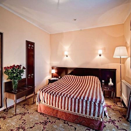 Royal Medical Cezar Hotel Трускавец Екстериор снимка