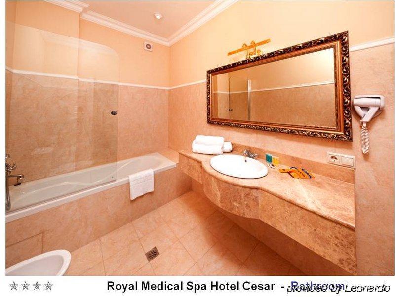 Royal Medical Cezar Hotel Трускавец Екстериор снимка